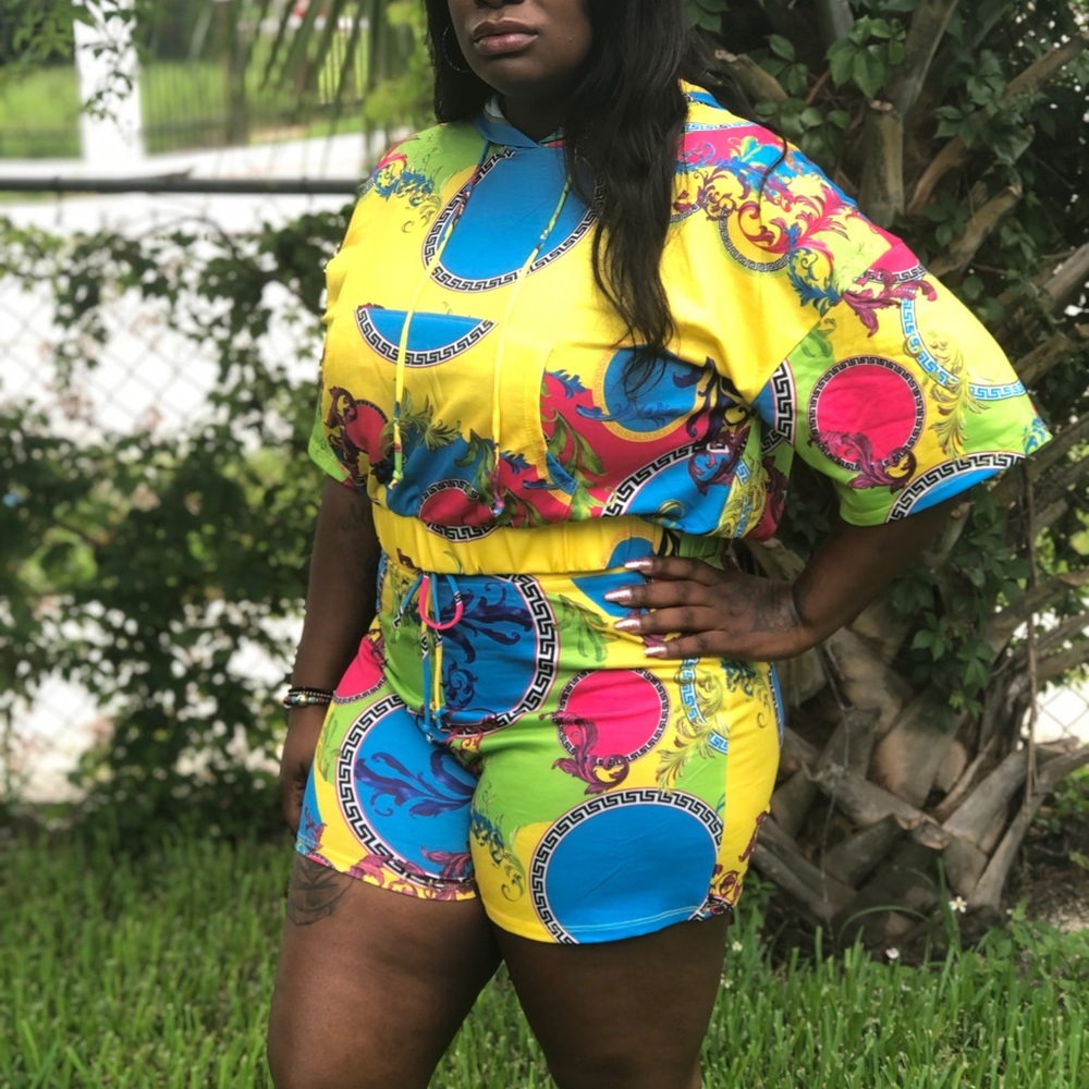 Multicolored shorts set with Jodie.